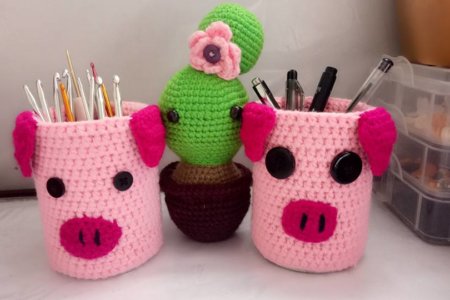 Amigurumi cactus